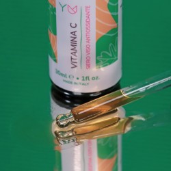 yuniwa cosmetics  Vitamina C - Siero viso Antiossidante  Booster e attivi